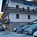 Alpenpension ゲストハウス