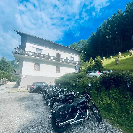 Alpenpension 招待所 日腾